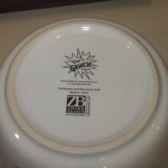 Grinch Ceramic Mixing Bowl 2 quart - Picture 3 of 3